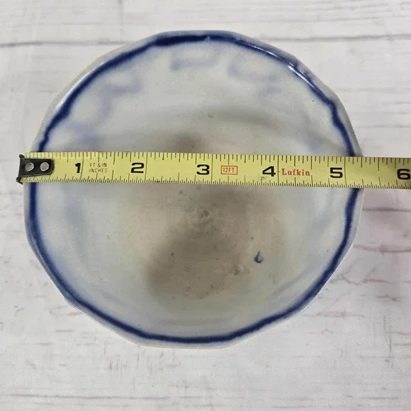 Vintage Blue Floral‎ Octagonal Ceramic Bowl Dish - Unmarked 5.5 inch wide - Picture 7 of 7